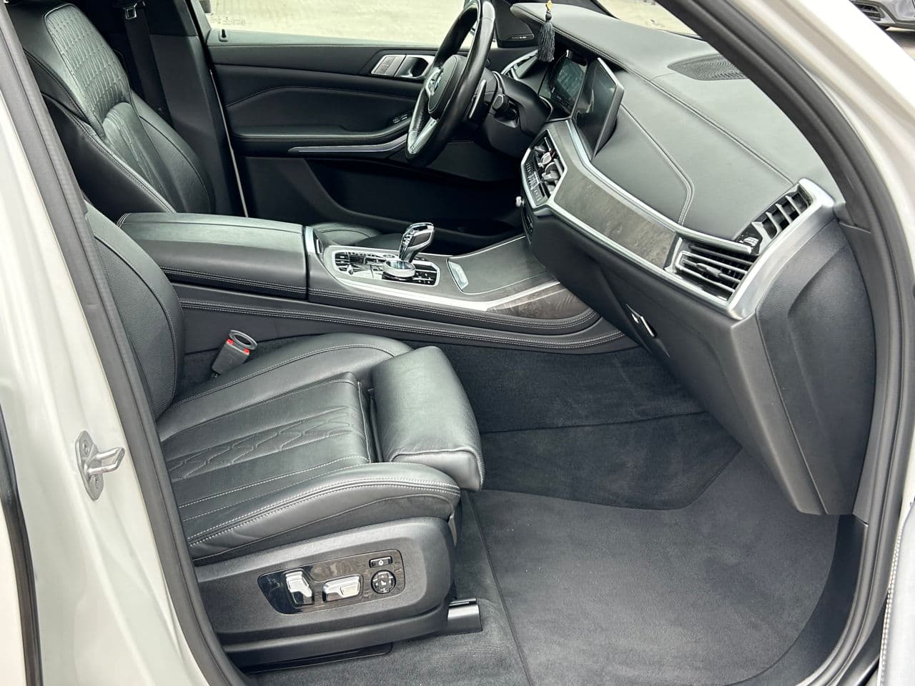 2020 BMW X7 4.0i — Miniatură 19