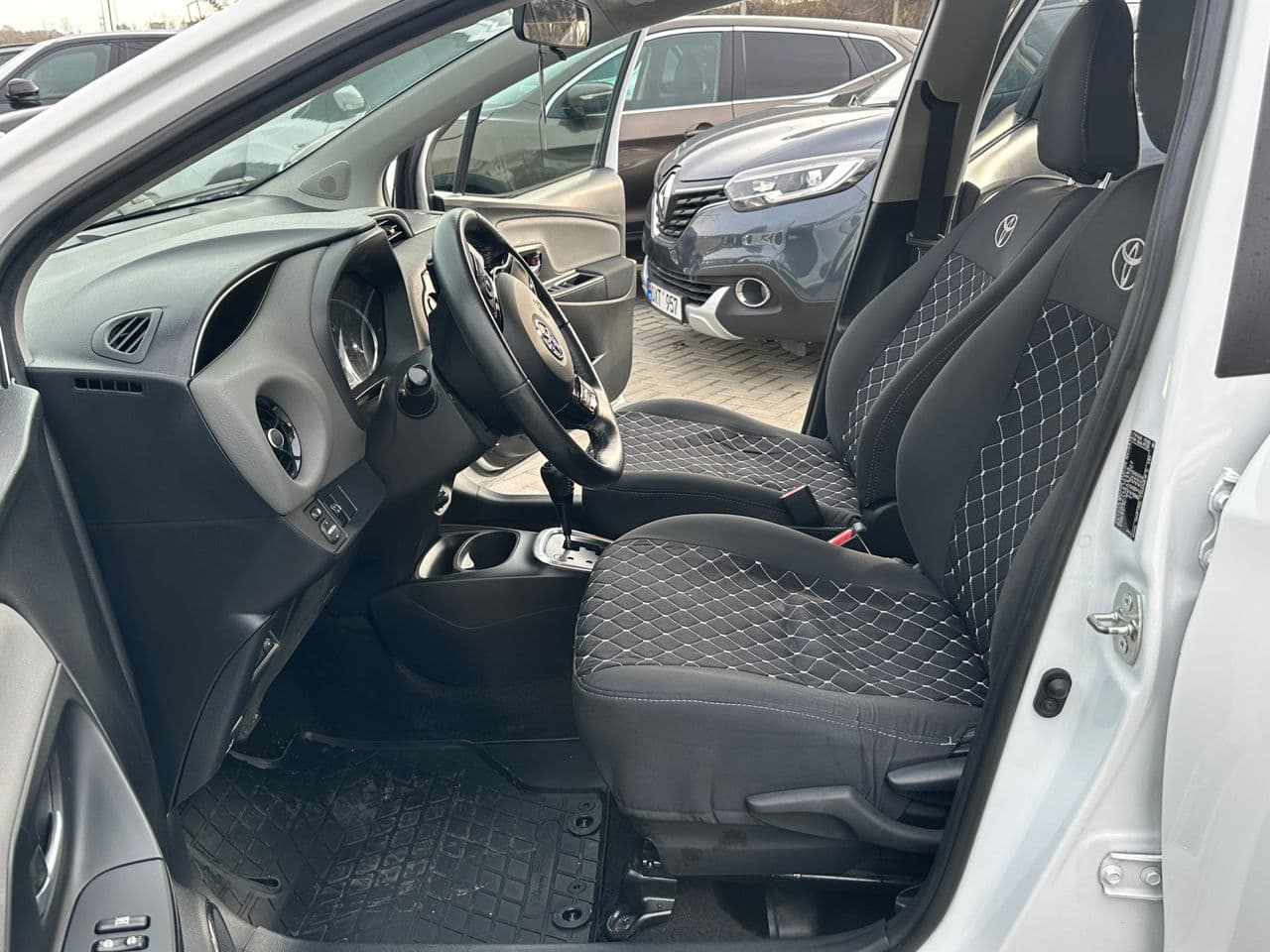 2019 Toyota Yaris — Miniatură 5