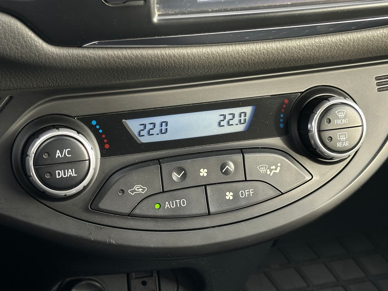 2019 Toyota Yaris — Miniatură 11
