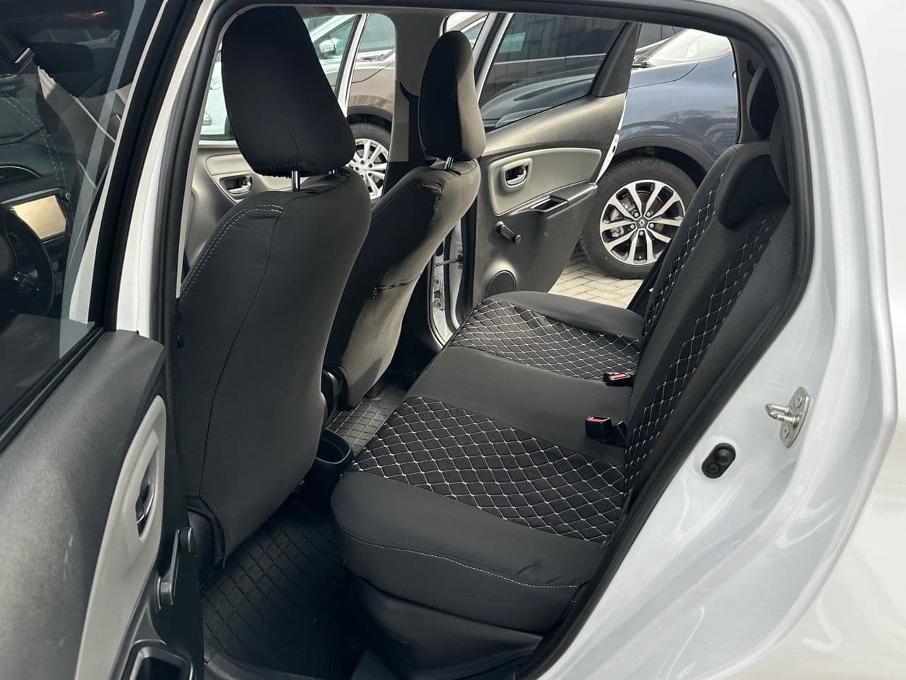 2019 Toyota Yaris — Miniatură 13