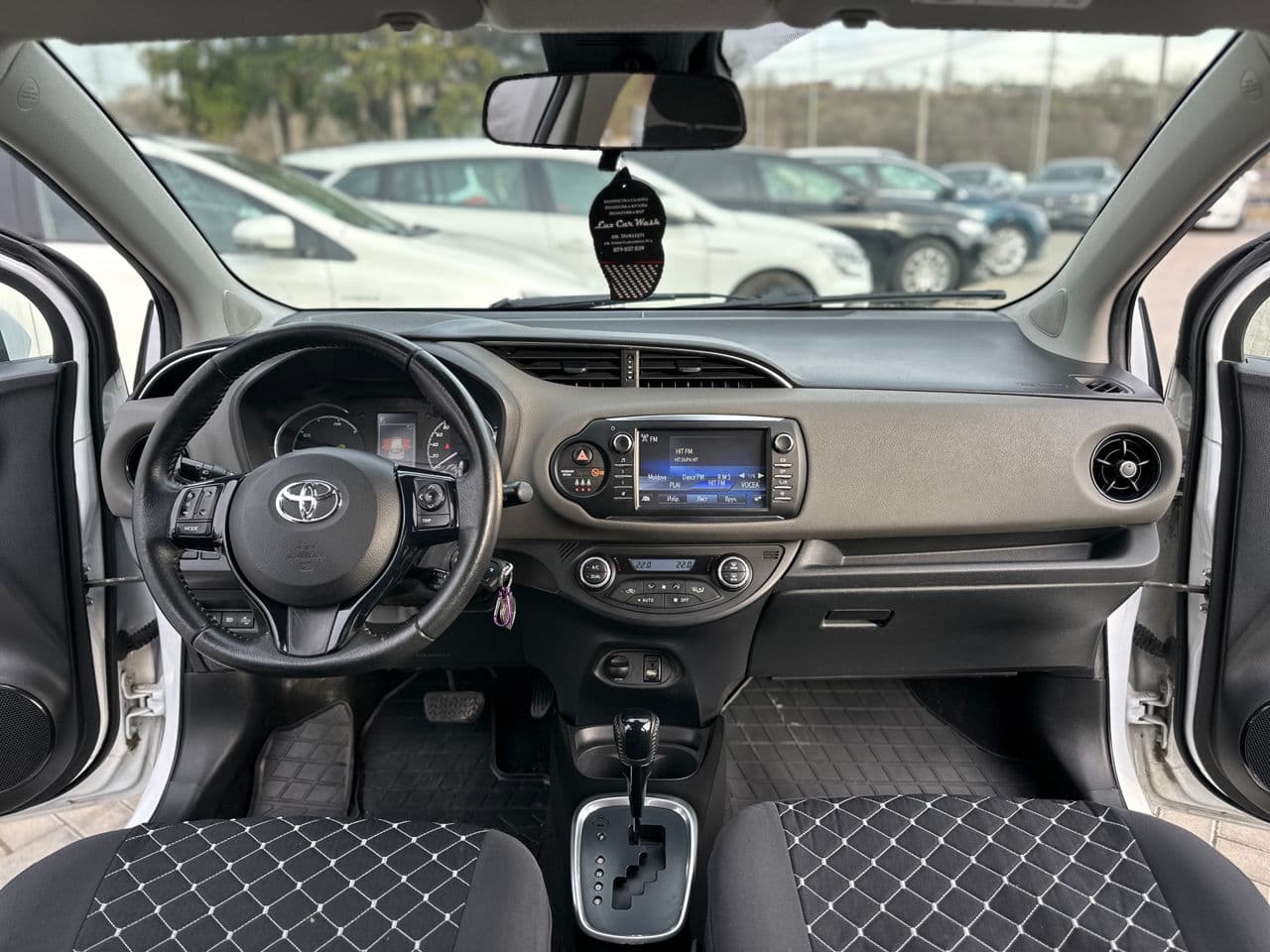 2019 Toyota Yaris — Miniatură 6