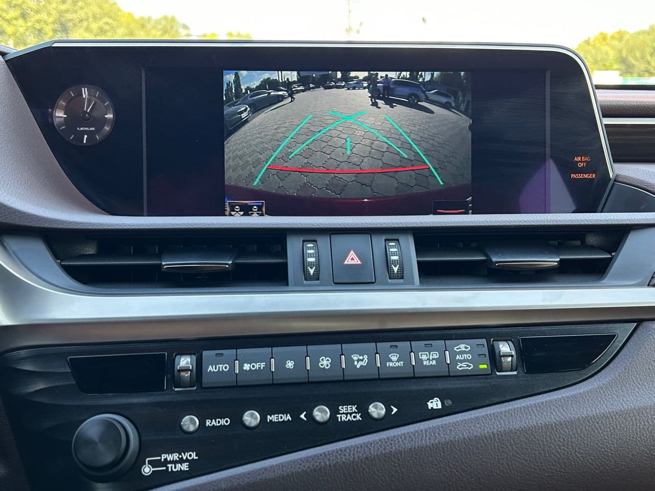Lexus ES 300h 2018 — Миниатюра 12