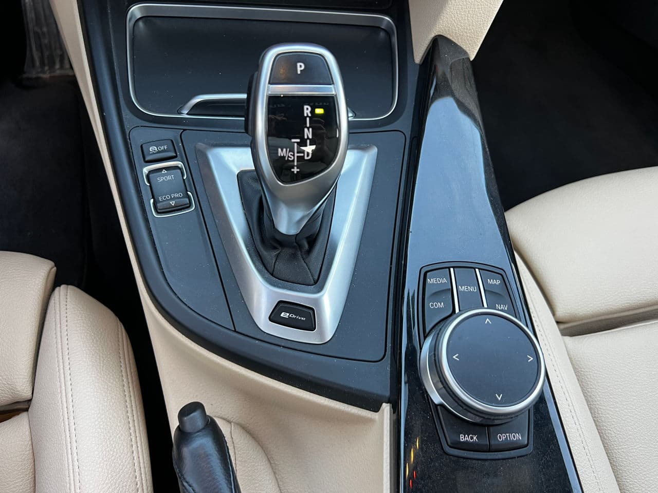 2018 BMW 330E — Miniatură 13