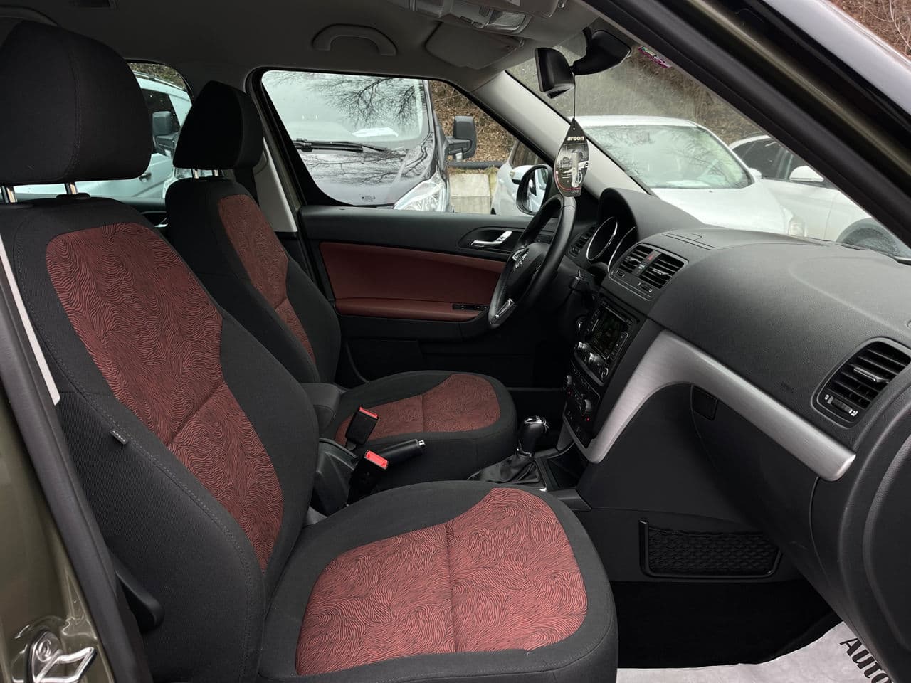 2014 Skoda Yeti — Miniatură 15