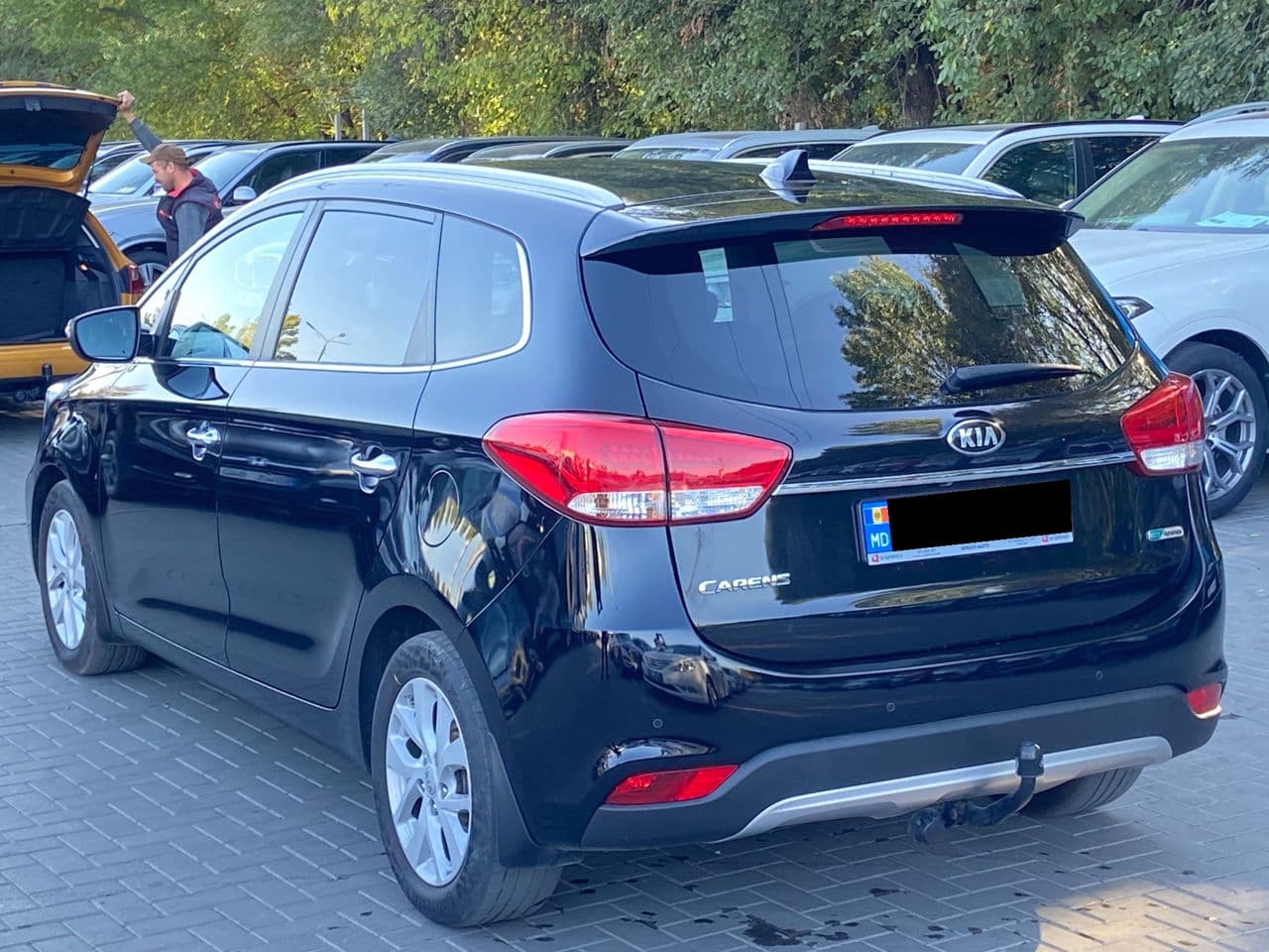 2016 Kia Carens — Miniatură 4