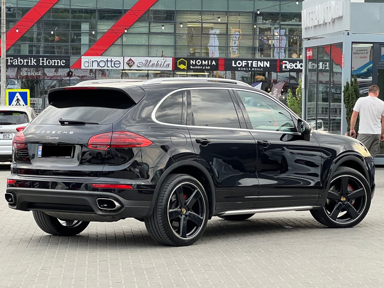 2015 Porsche Cayenne — Miniatură 3