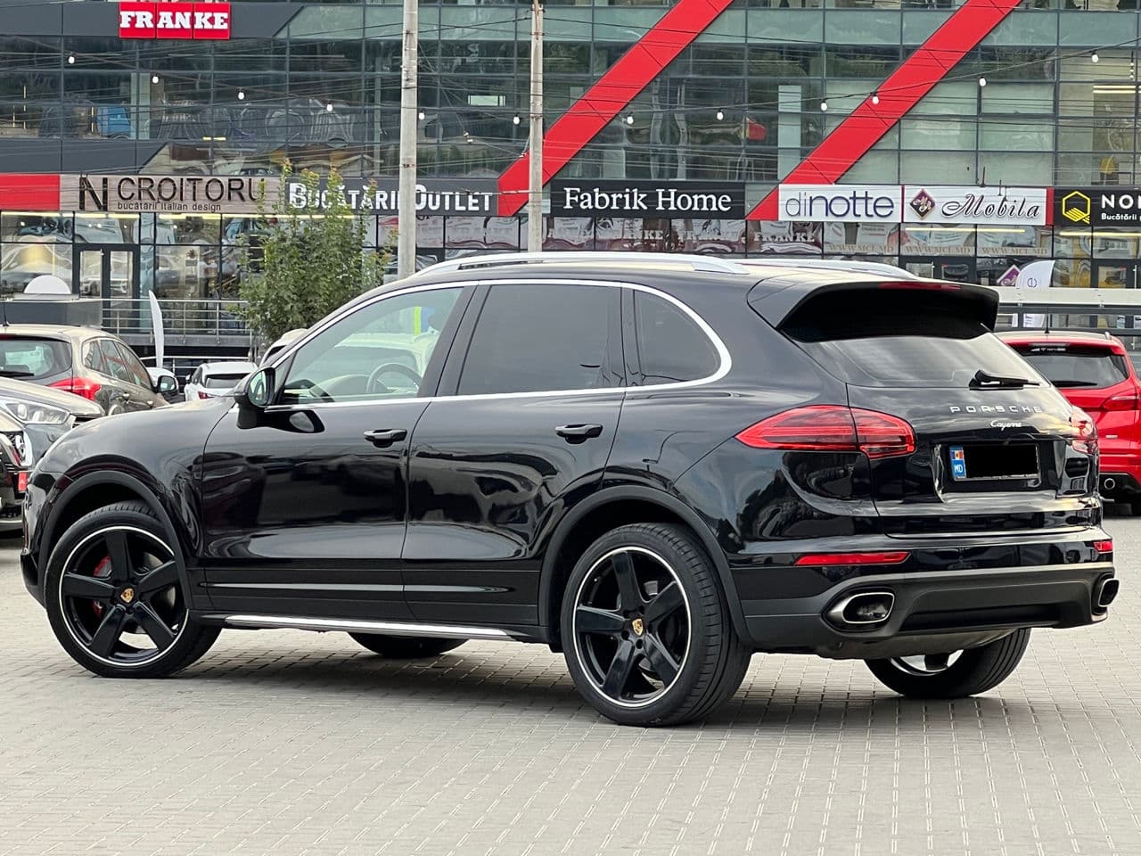 2015 Porsche Cayenne — Miniatură 4