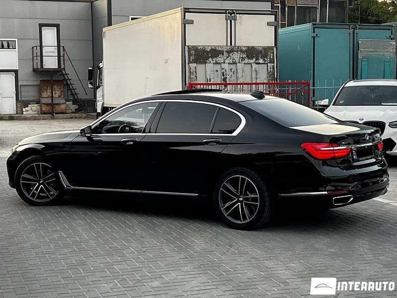 2016 BMW 740 — Miniatură 2