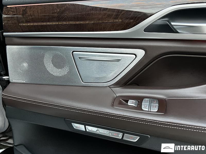 2016 BMW 740 — Miniatură 11