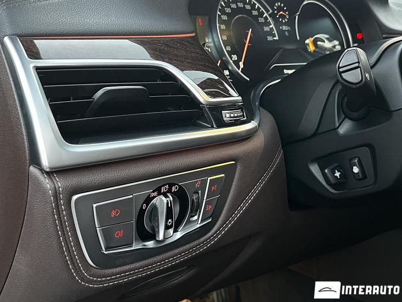 2016 BMW 740 — Miniatură 17