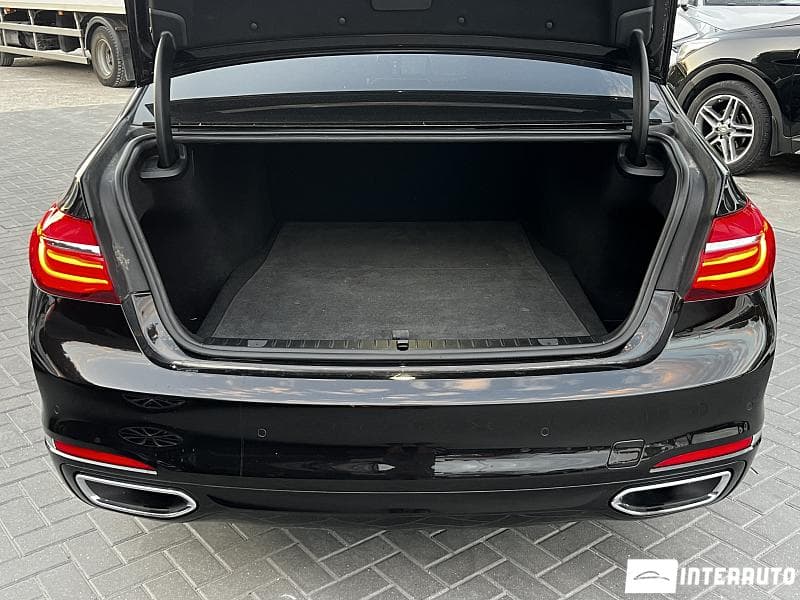 2016 BMW 740 — Miniatură 25