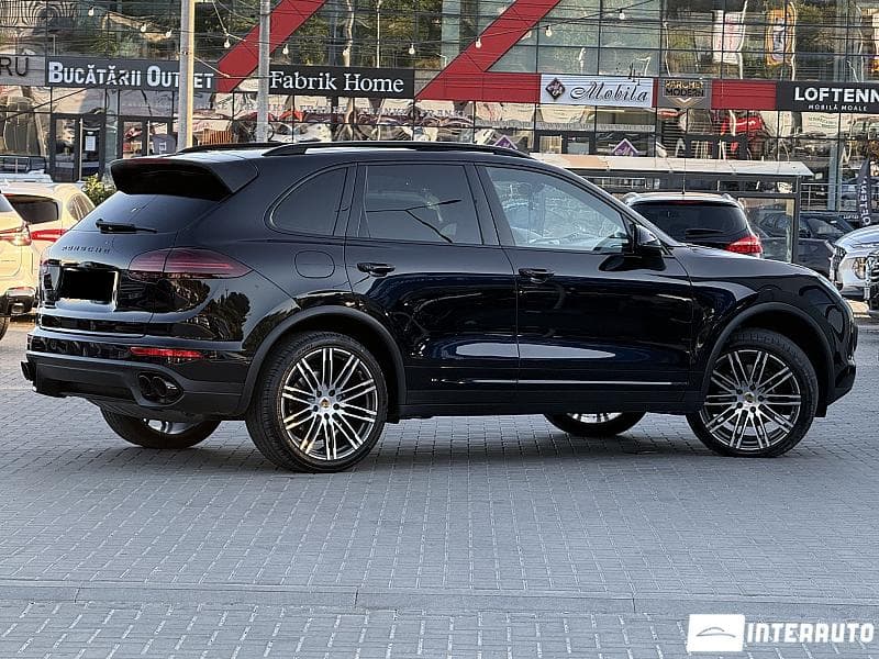 2015 Porsche Cayenne S — Miniatură 3