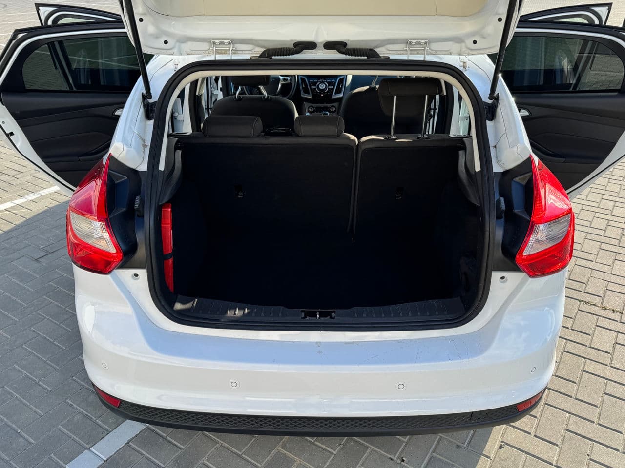 2012 Ford Focus — Miniatură 18