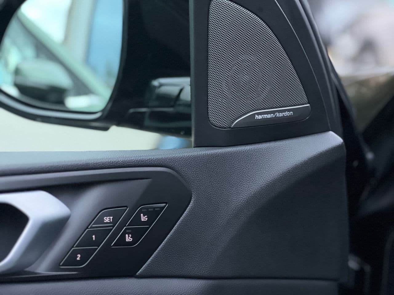 BMW X5 4.0i 2018 — Миниатюра 16
