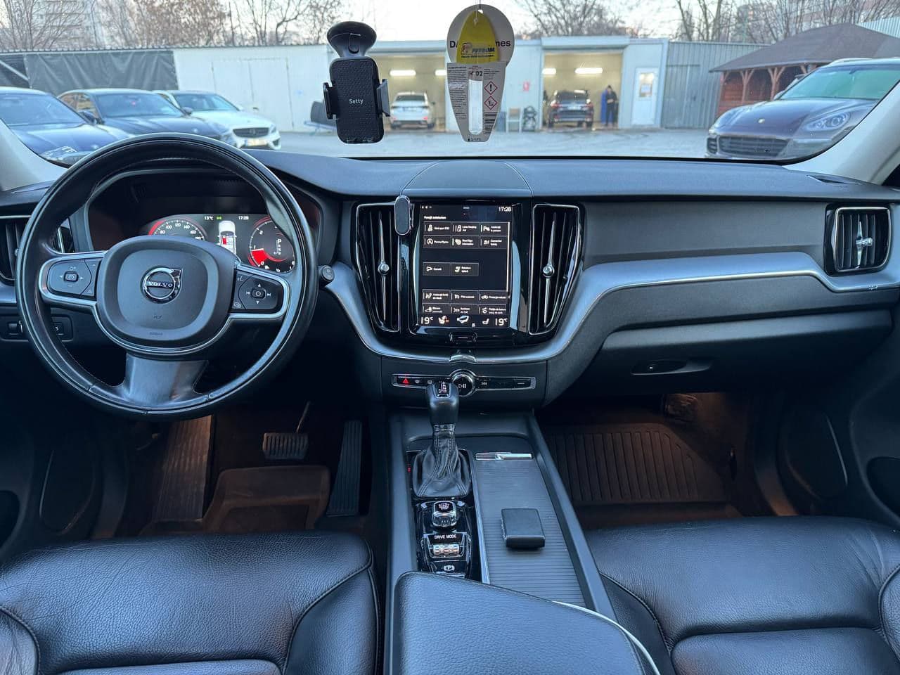Volvo XC 60 2018 — Миниатюра 9