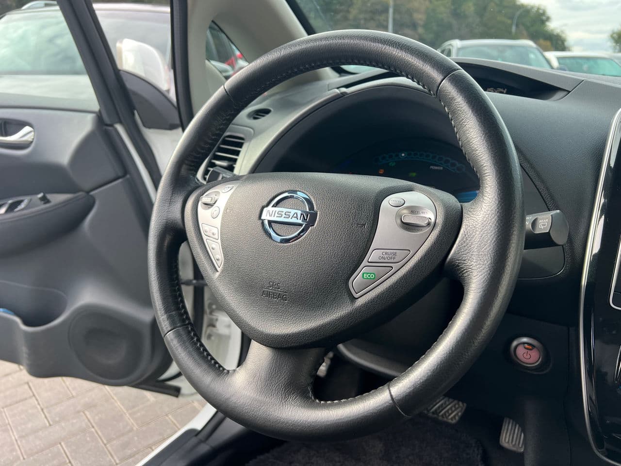 Nissan Leaf 2015 — Миниатюра 10