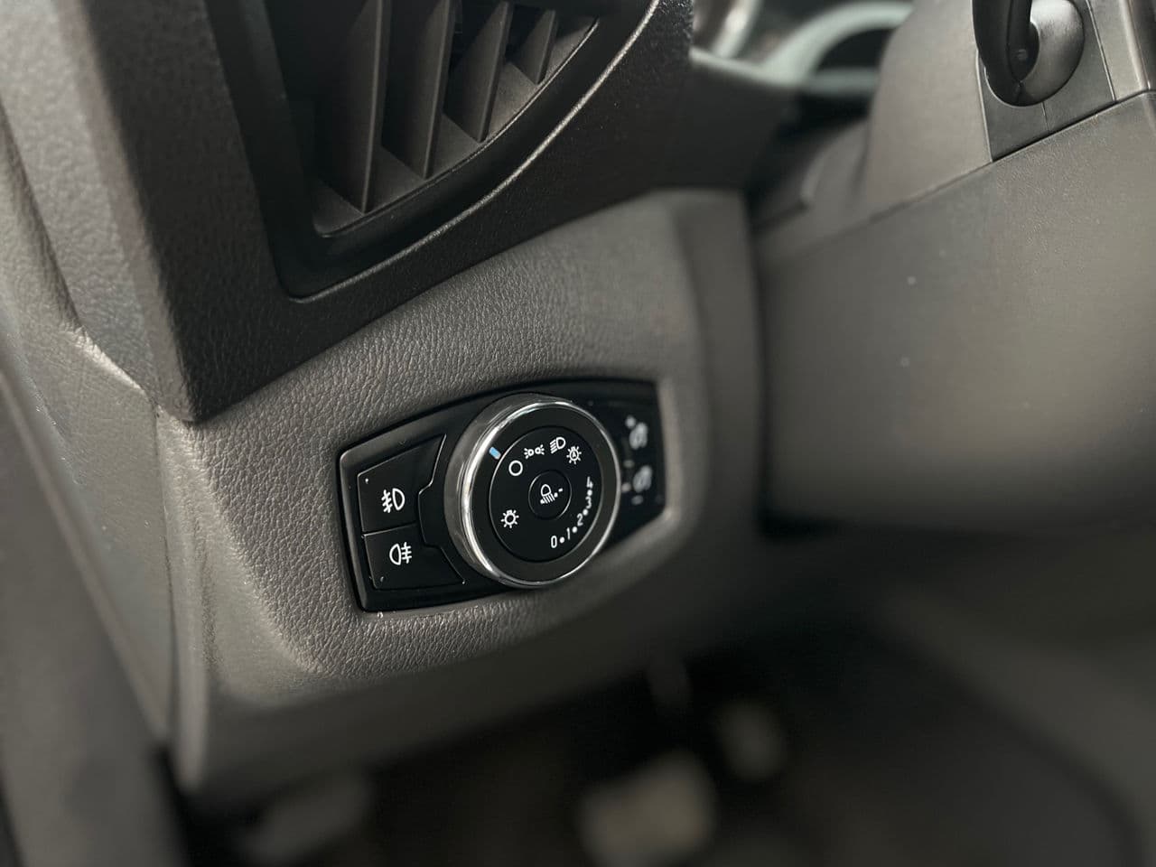 Ford Tourneo Connect 2015 — Миниатюра 8