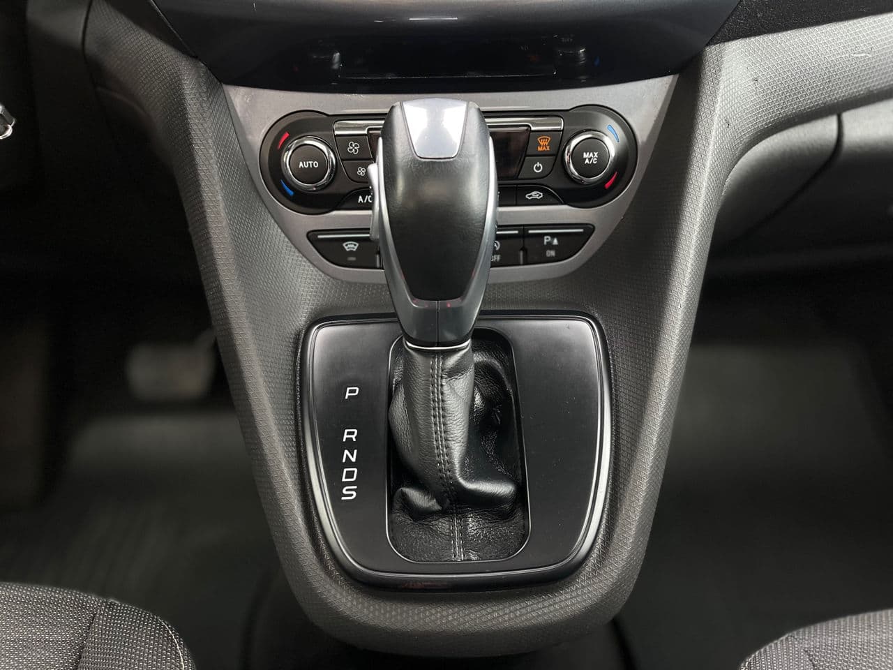 Ford Tourneo Connect 2015 — Миниатюра 15