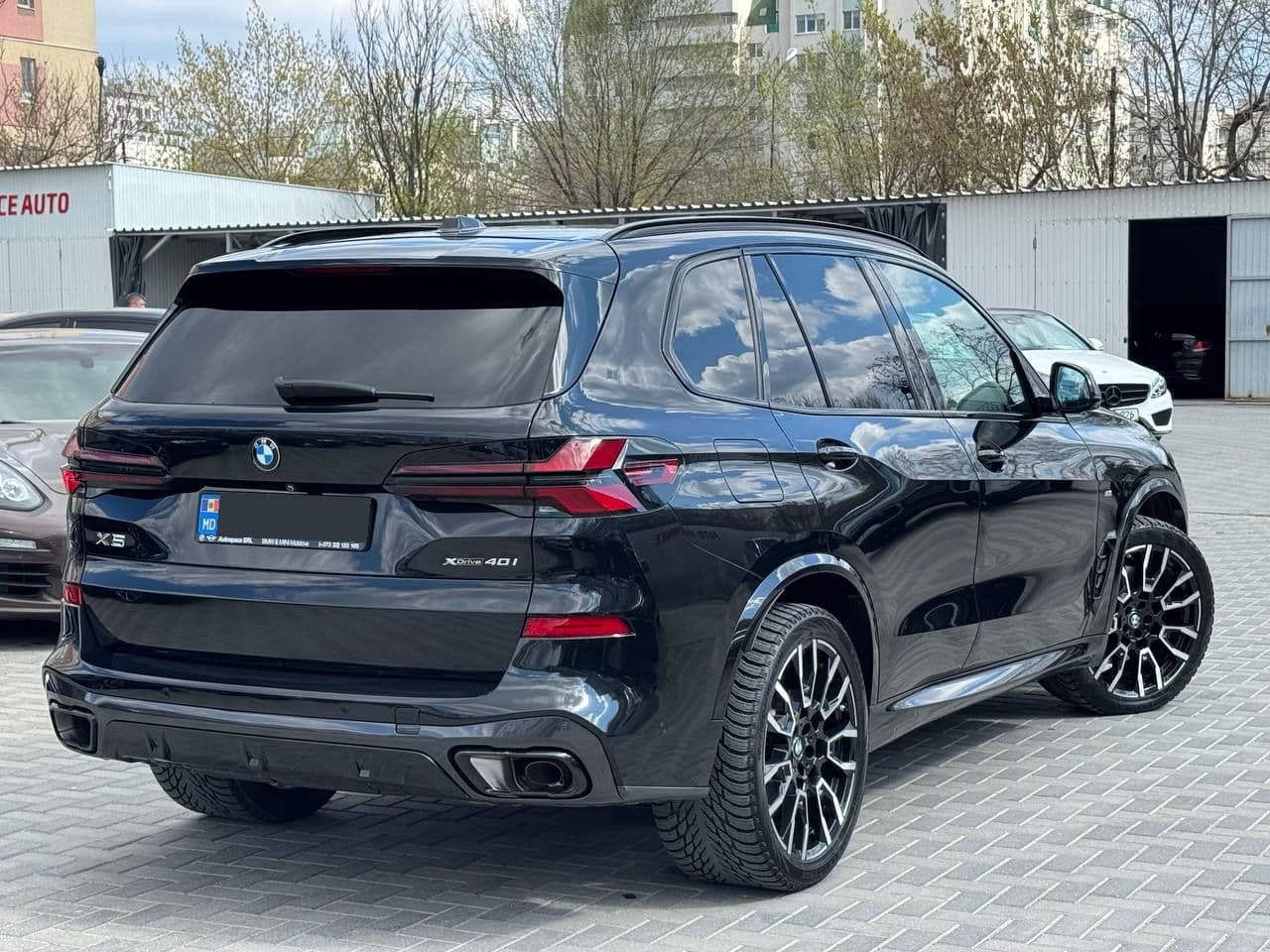 BMW X5 4.0i 2023 — Миниатюра 2