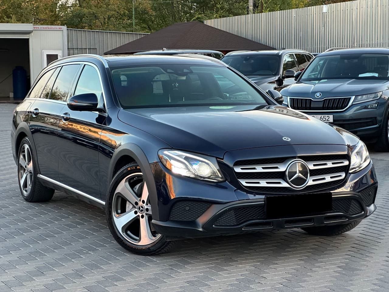 2017 Mercedes E 220 — Miniatură 3