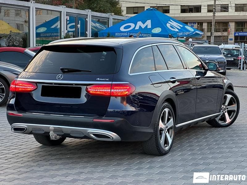 2017 Mercedes E 220 — Miniatură 4