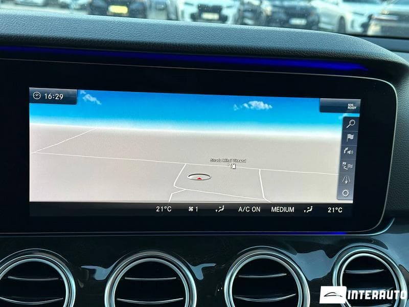 2017 Mercedes E 220 — Miniatură 12