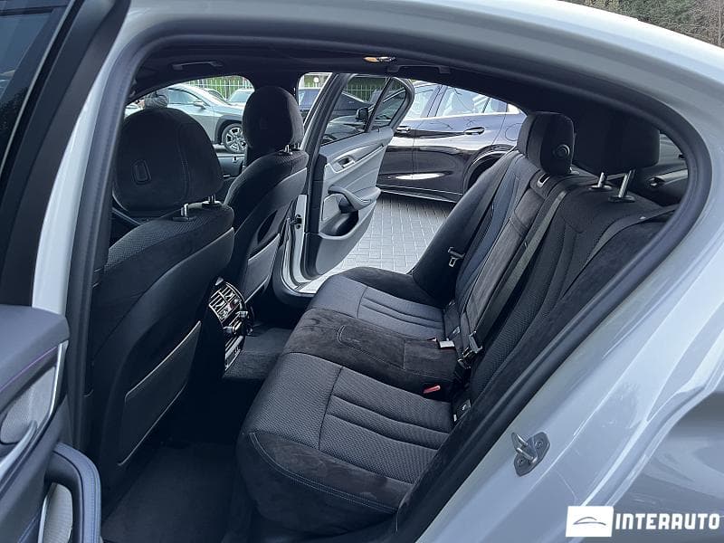 2021 BMW 545e — Miniatură 20