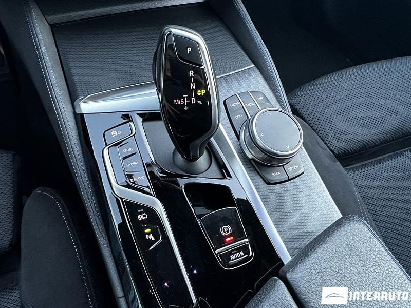 2021 BMW 545e — Miniatură 11