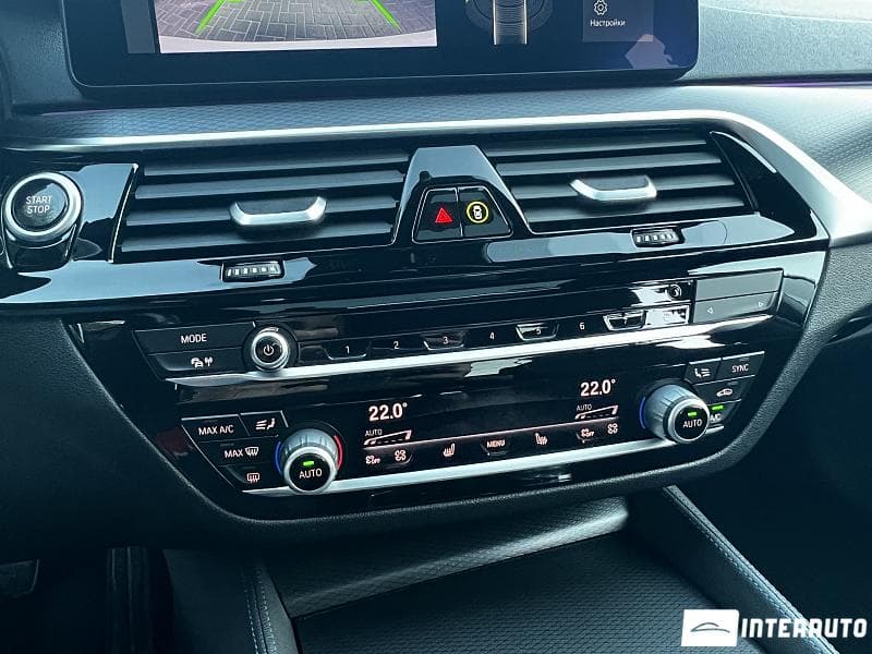 2021 BMW 545e — Miniatură 10