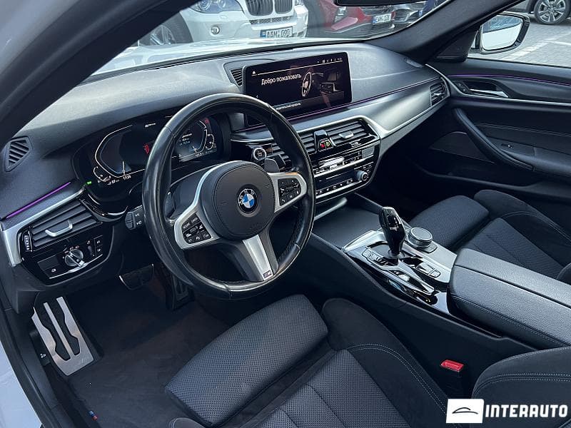 2021 BMW 545e — Miniatură 7
