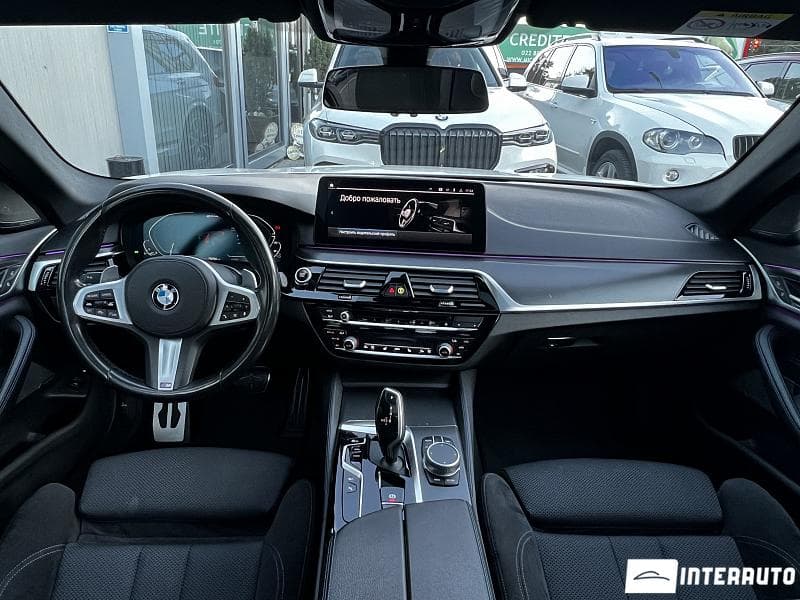 2021 BMW 545e — Miniatură 15