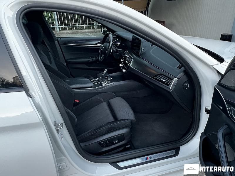 2021 BMW 545e — Miniatură 17
