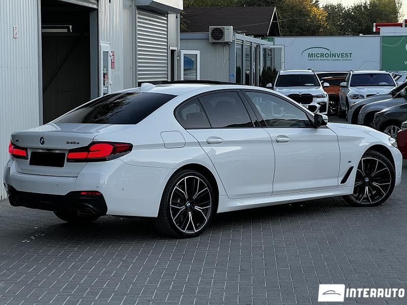 2021 BMW 545e — Miniatură 3