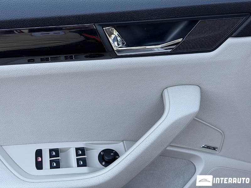 2017 Skoda Superb — Miniatură 16