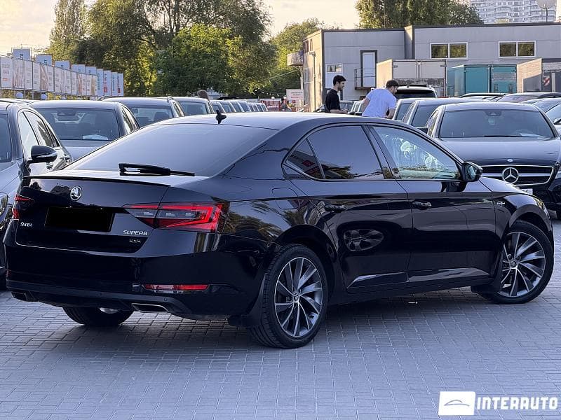 2017 Skoda Superb — Miniatură 4