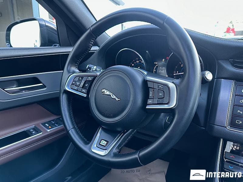 2017 Jaguar XF — Miniatură 8
