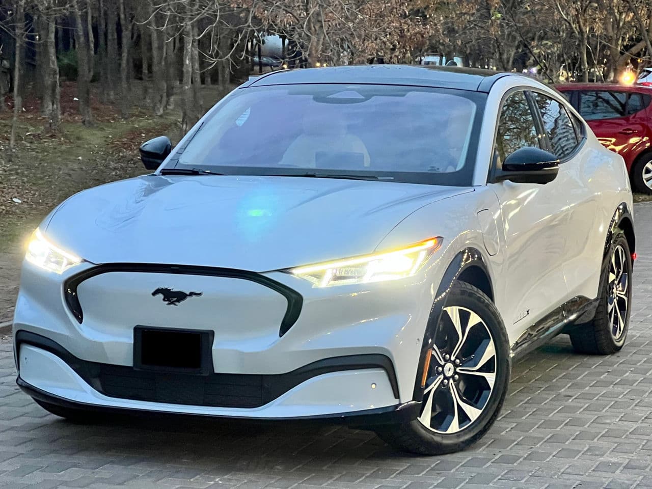 2021 Ford Mustang Mach-E — Miniatură 2
