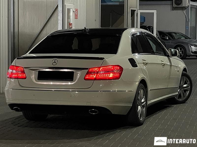 2011 Mercedes E 200 — Miniatură 3
