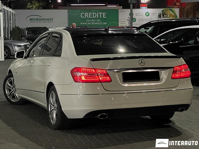 2011 Mercedes E 200 — Miniatură 2