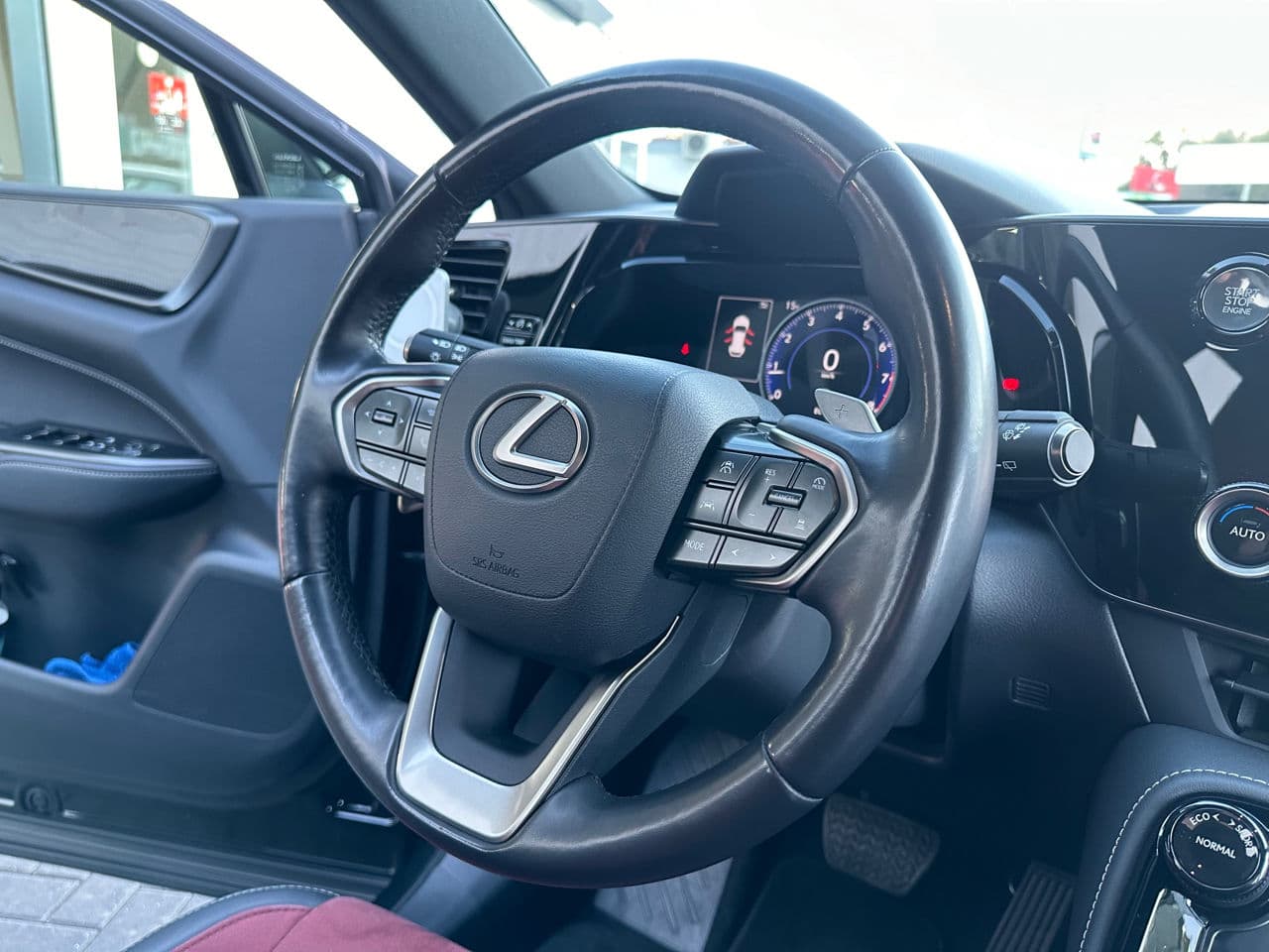2022 Lexus NX 200 — Miniatură 10