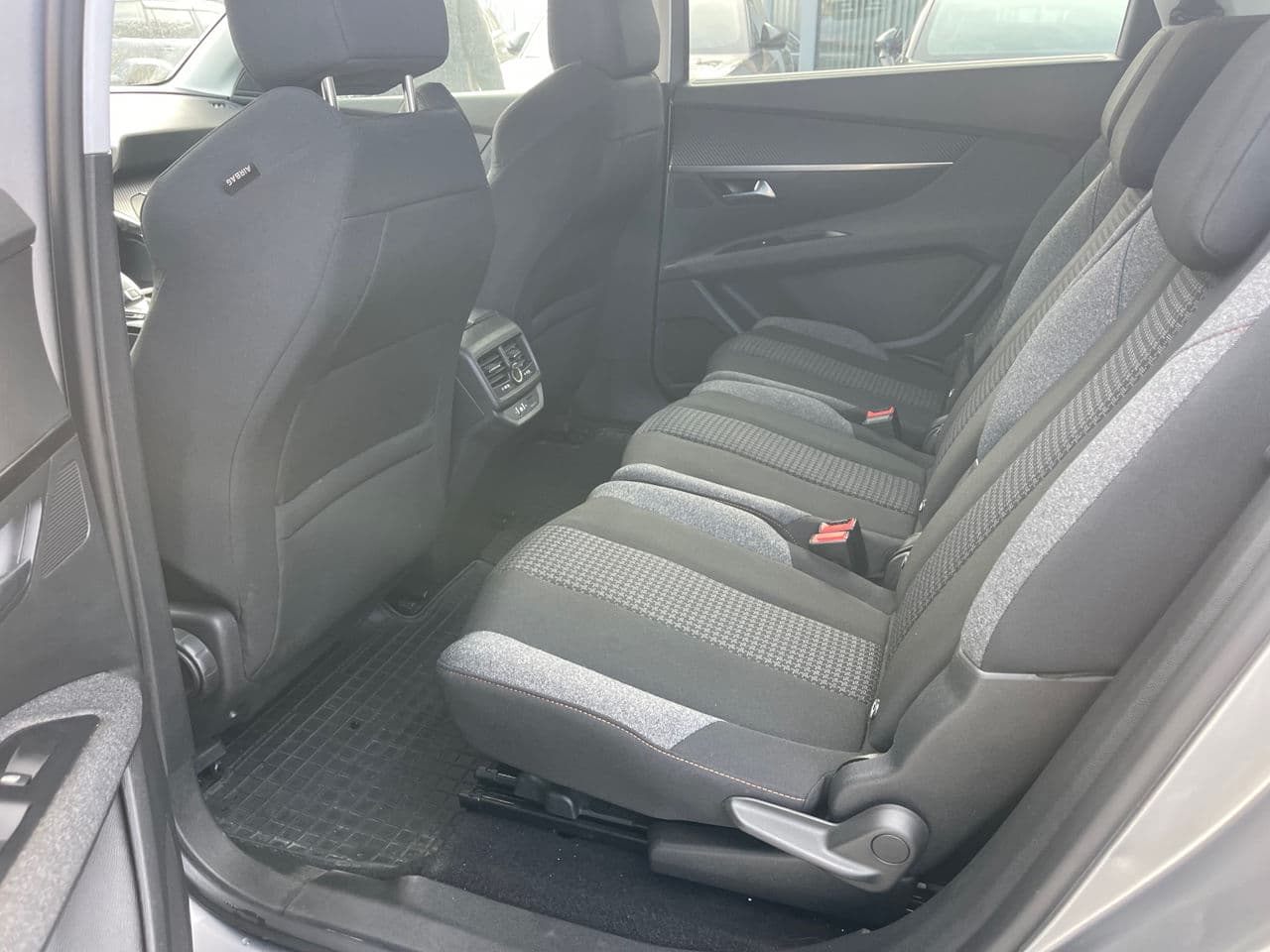 2018 Peugeot 5008 — Miniatură 15