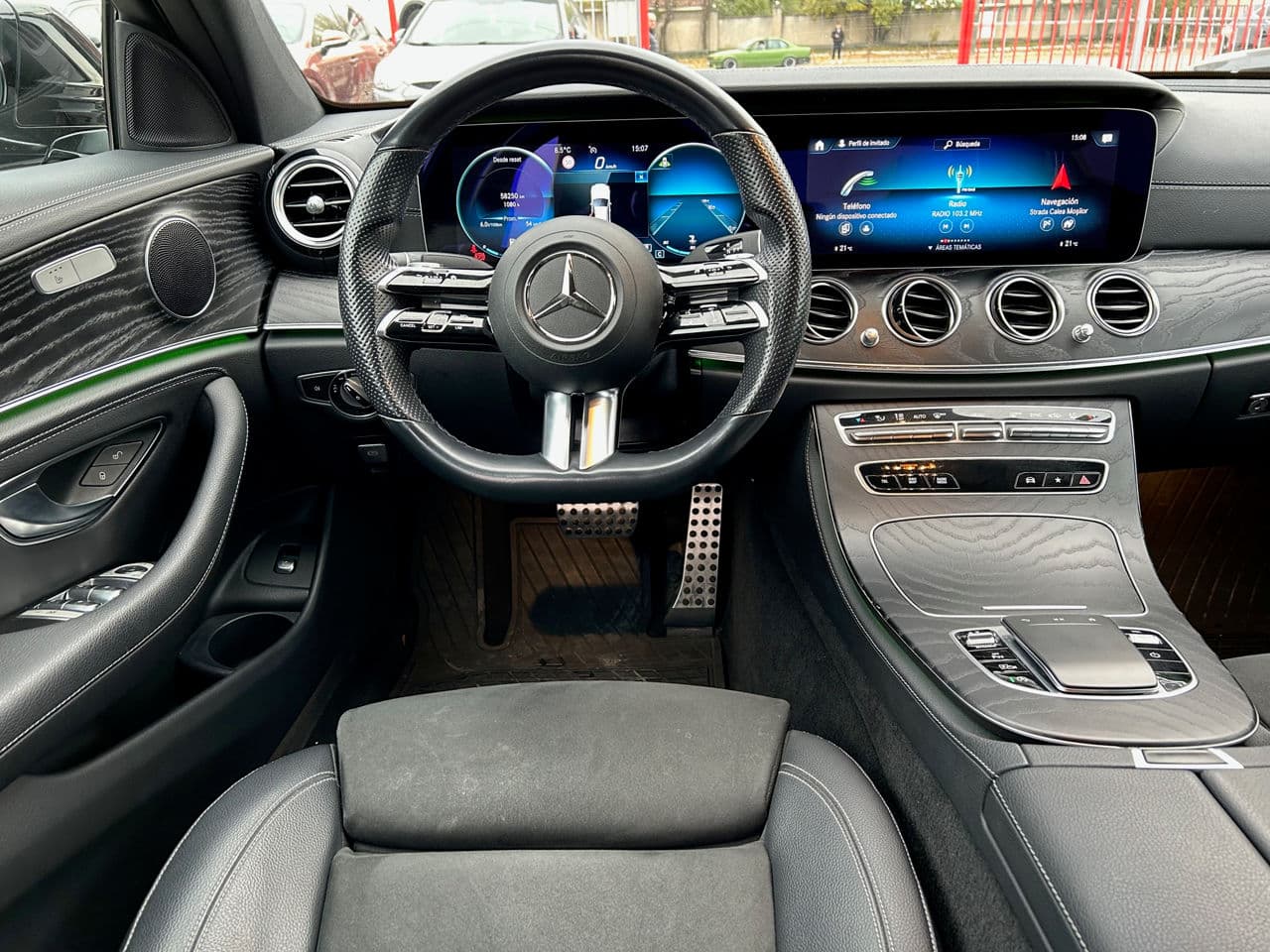 2021 Mercedes E 220 — Miniatură 8