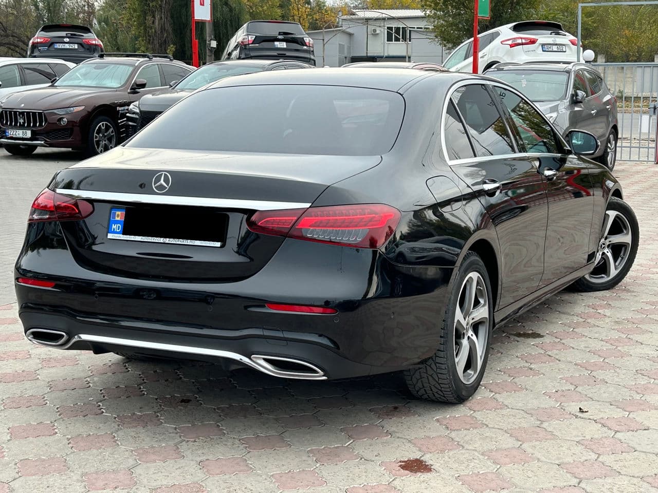 2021 Mercedes E 220 — Miniatură 3