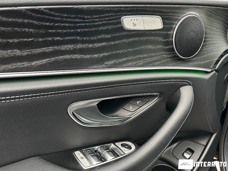 2021 Mercedes E 220 — Miniatură 7