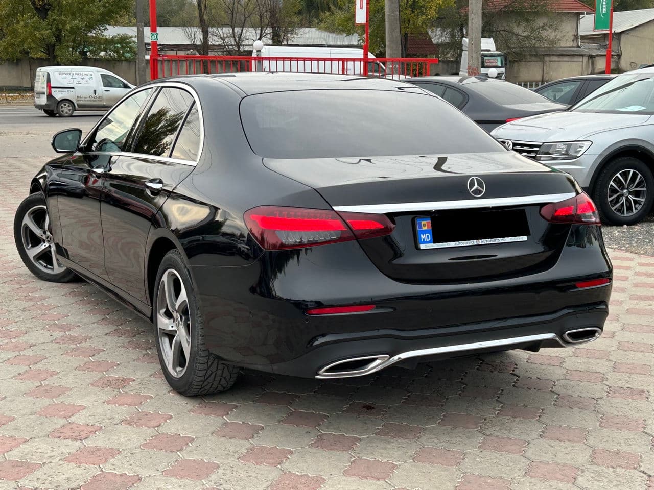 2021 Mercedes E 220 — Miniatură 2
