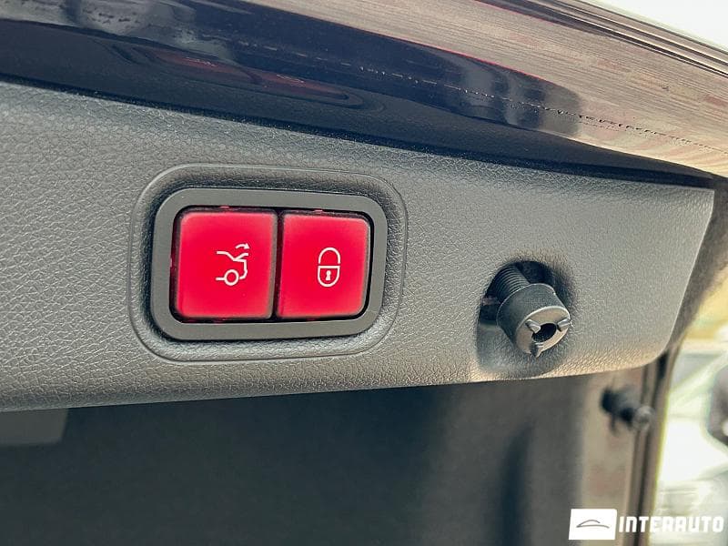 2021 Mercedes E 220 — Miniatură 18