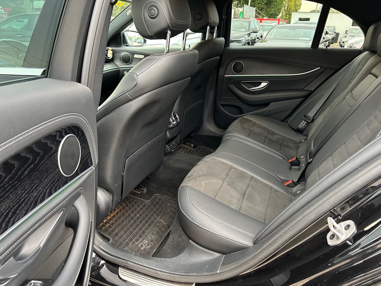 2021 Mercedes E 220 — Miniatură 16