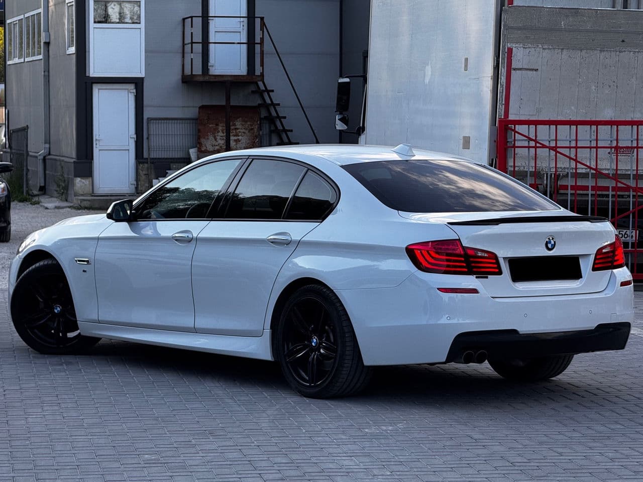 2016 BMW 520 — Miniatură 2