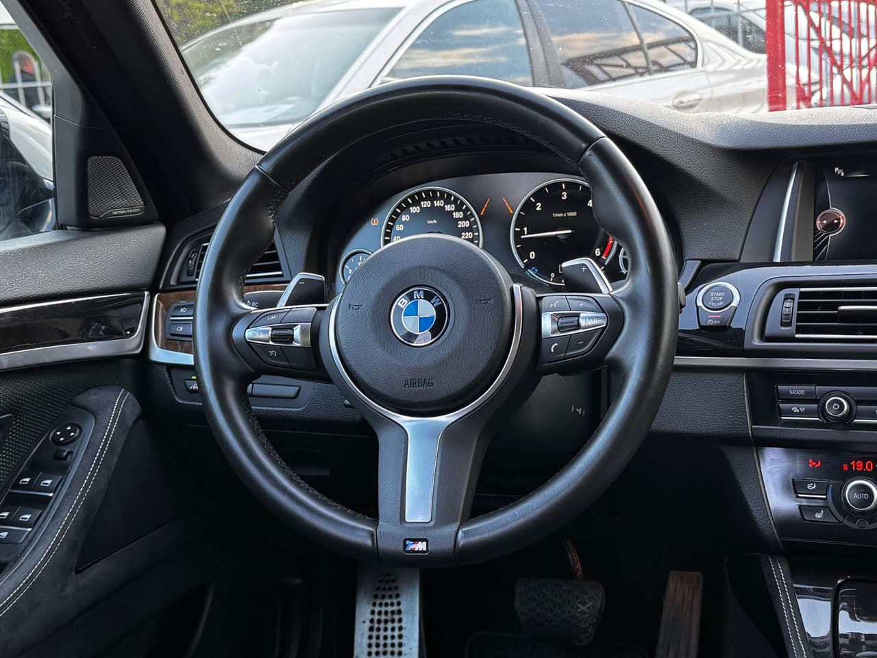 2016 BMW 520 — Miniatură 12
