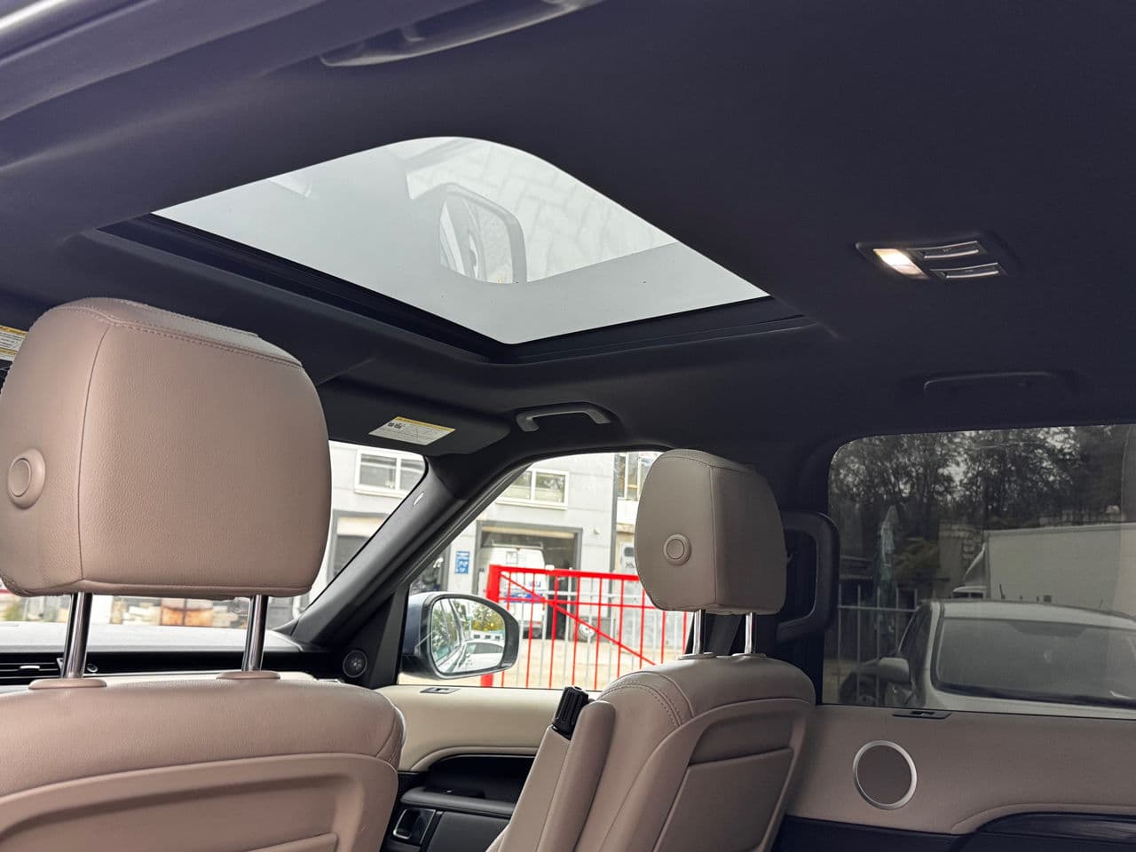 2018 Land Rover Discovery — Miniatură 15